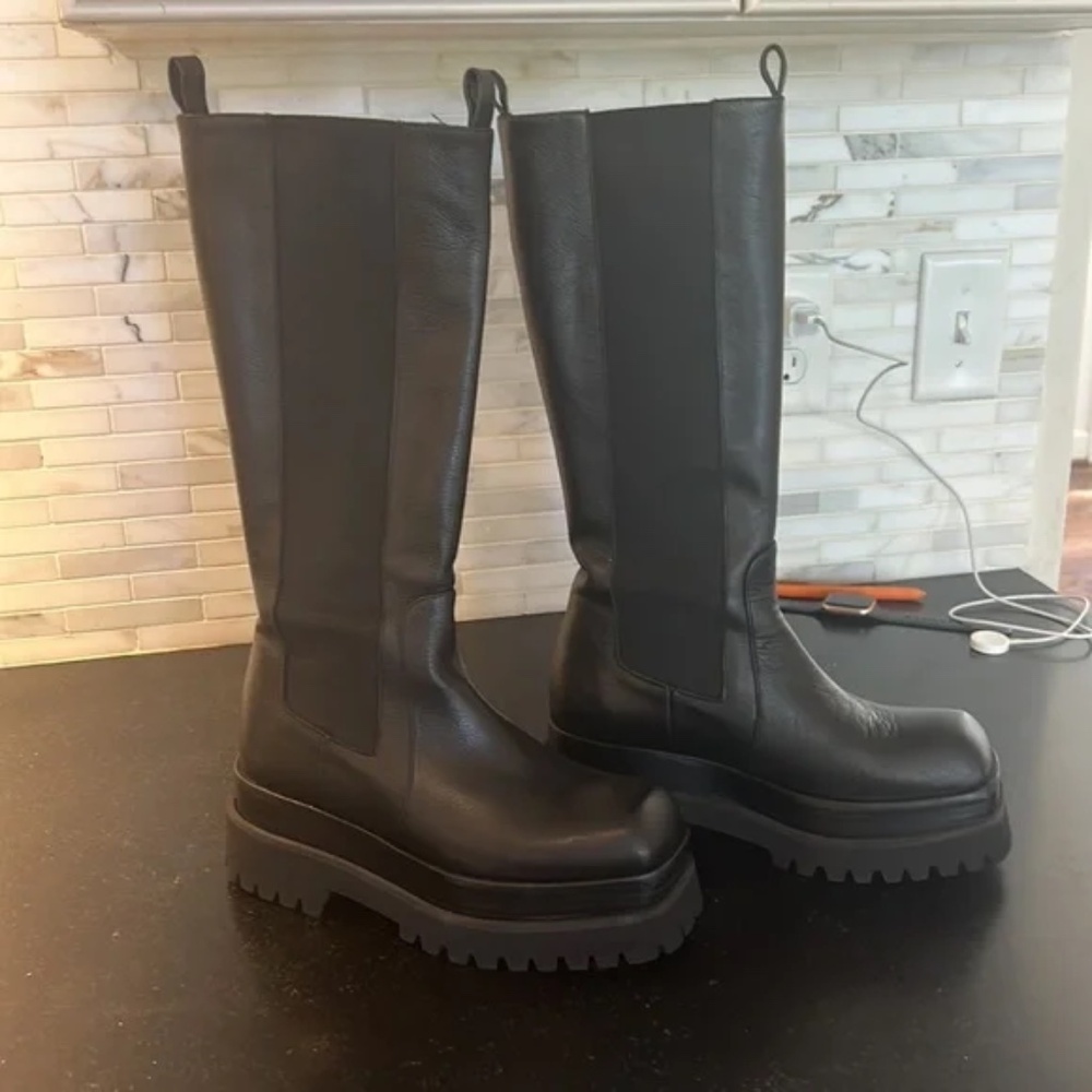 Beautiful Paloma Barcelo Leather Boots